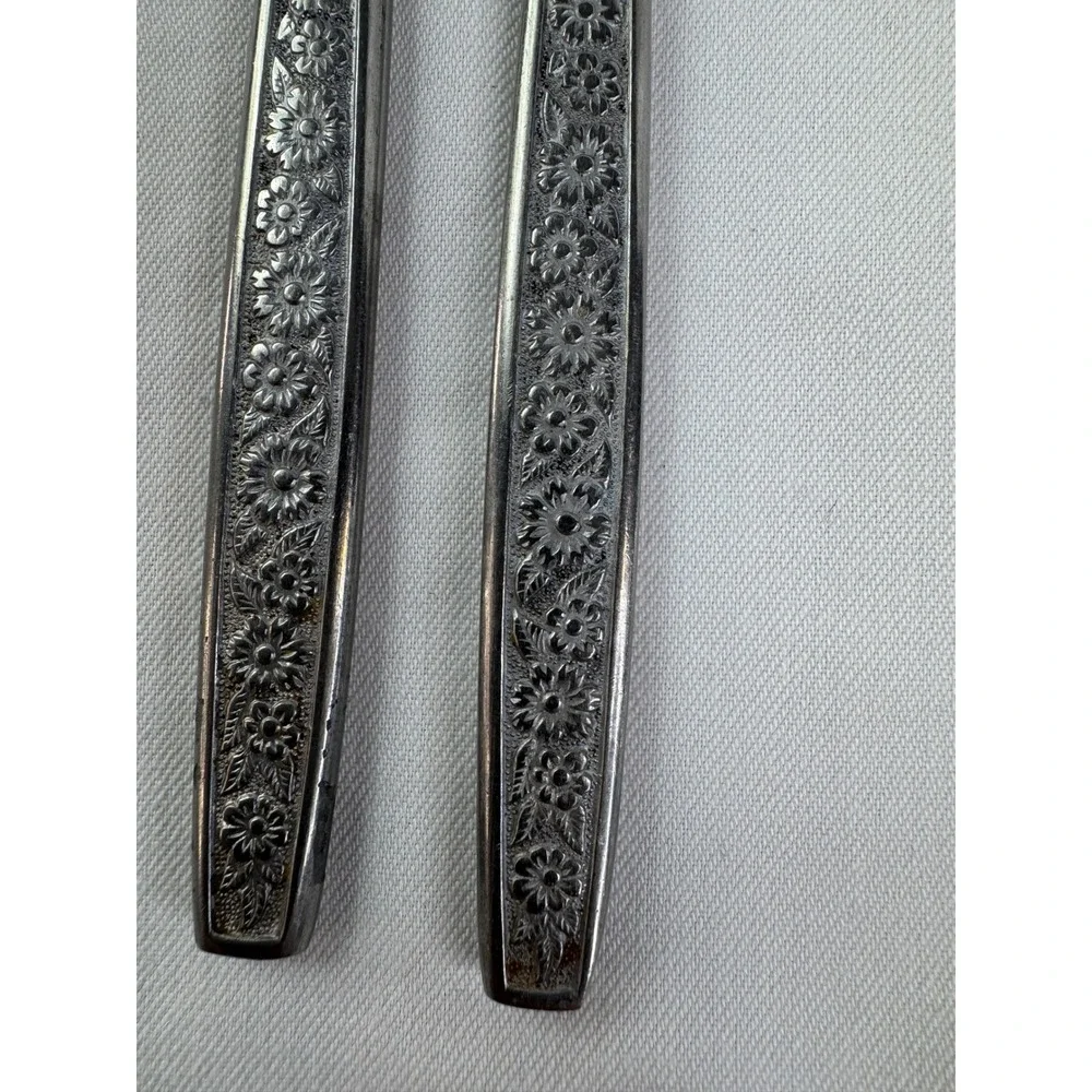Vintage Stainless Korea Daisy Floral Pattern Serrated Dinner Knives Set of 2
